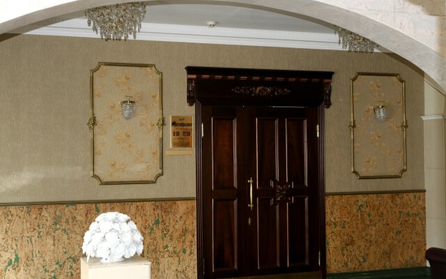 Oktyabrskaya Hotel