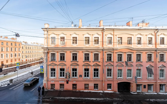 Апартаменты Студия на Грибоедова с видом на канал