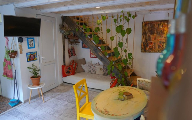 Helen and David Bird's Nest Apartments