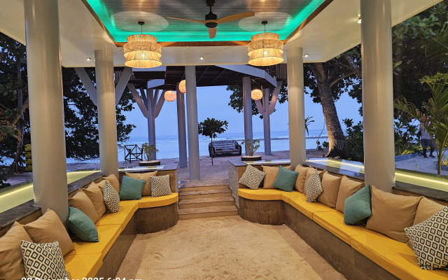 Отель Island Luxury Retreat Maalhos