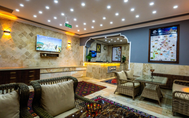 Crazy Horse Hotel