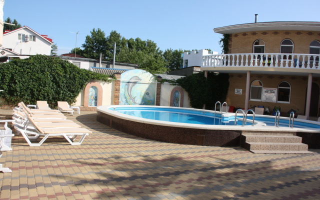 Dzhenifer Guest House