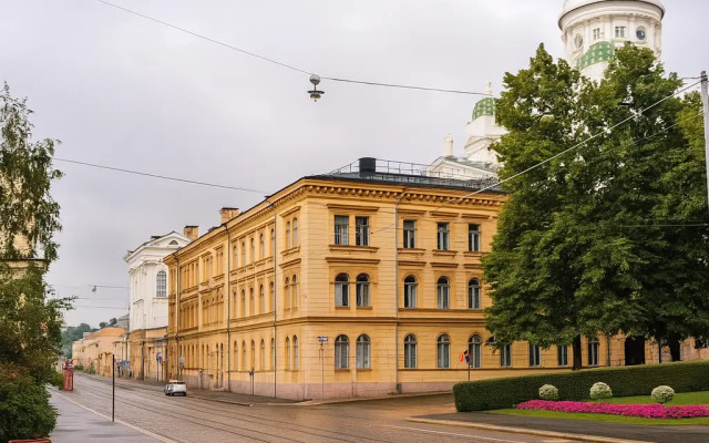 Senate Hotel