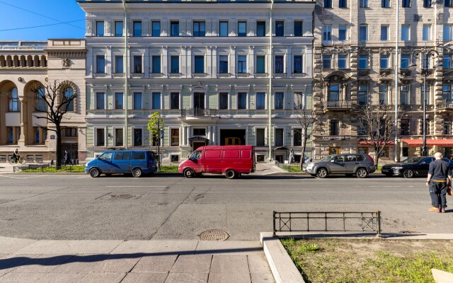 Апартаменты Leohotels на Чайковского