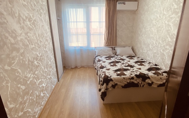 Kvartira Dvukhetazhnaya Kvartira V Tsentre Flat