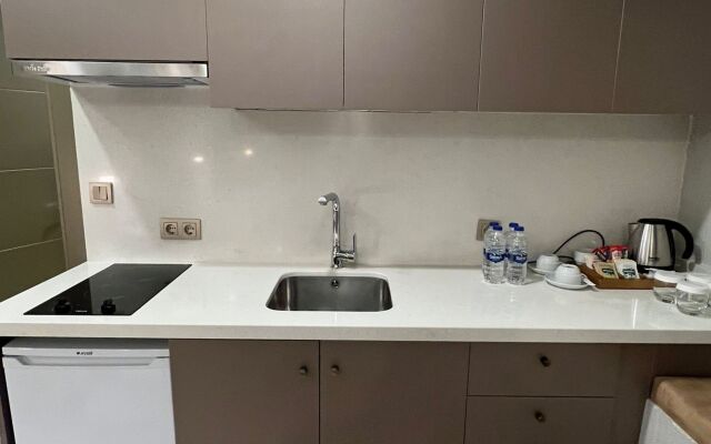 Ayramin Deluxe Hotel