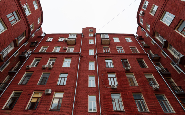V Dome Poetov Na Patriarshikh Prudakh Flat