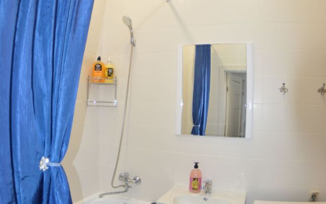 Апартаменты Красивая евродвушка на Нижней Дуброве 51