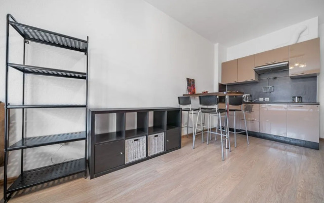 Na Soyuznom Prospekte, 4 Flat