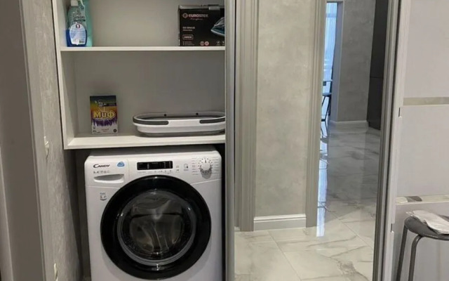 Novaya S Vidom Na Reku Flat