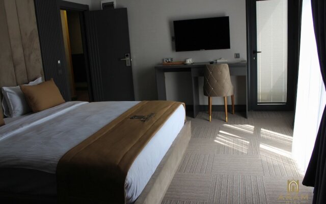 Aram Hotel