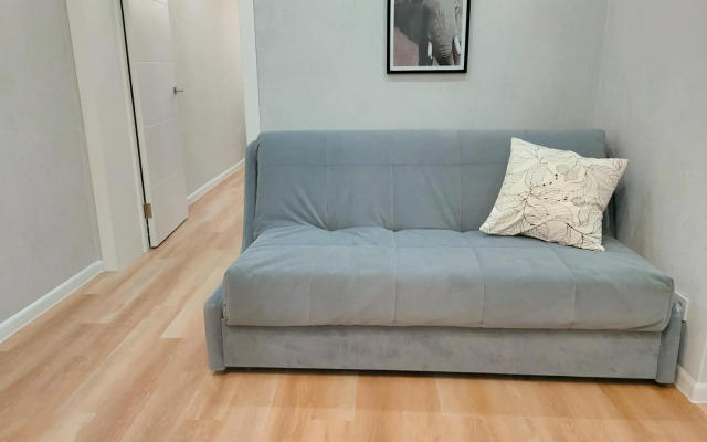 Vorovskogo 21 na 6 gostey ryadom s metro Flat