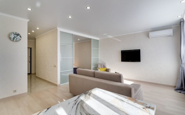 Apartamenty Tihij Don v centre s vidom na gorod s 17 etaza