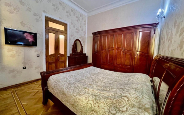 City Center Apartment, Nizami street 19 Flat