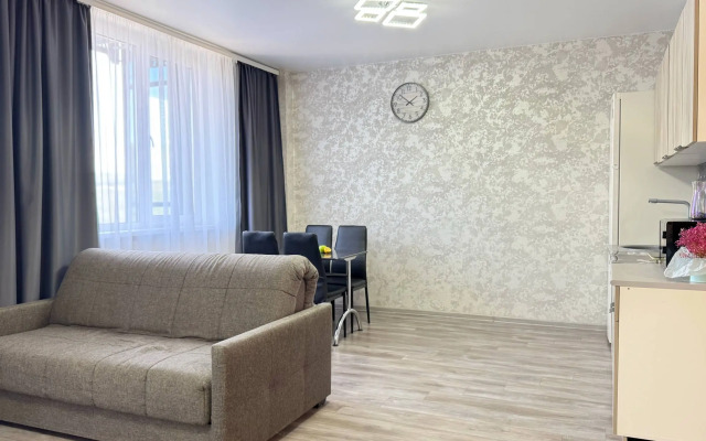 Uyutnaya Odnokomnatnaya s Panoramnym Balkonom Flat