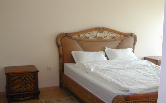 Chateau Del Marina Apartments