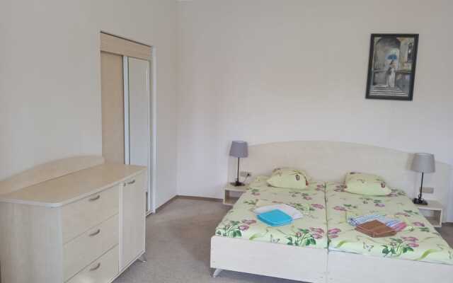La Rose Guest House