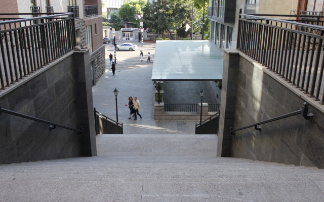 V Serdtse Starogo Tbilisi Flat