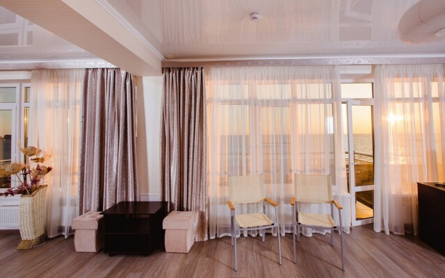 Luna Hotel