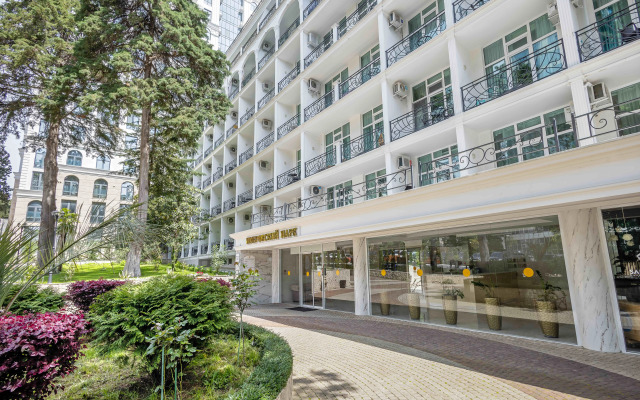 Pokrovskij park s vidom na more Apartment