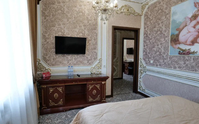 Lion Hotel