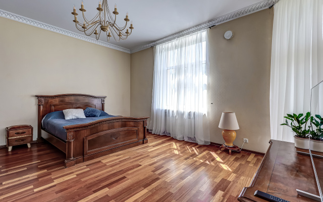 Solnechnaya Studiya S Kruglim Balkonom Apartments