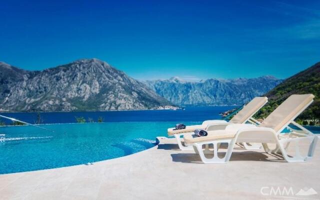 Gorgeous Morinj Resort Apartments