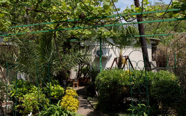 Lyubimy Dvorik Guest house