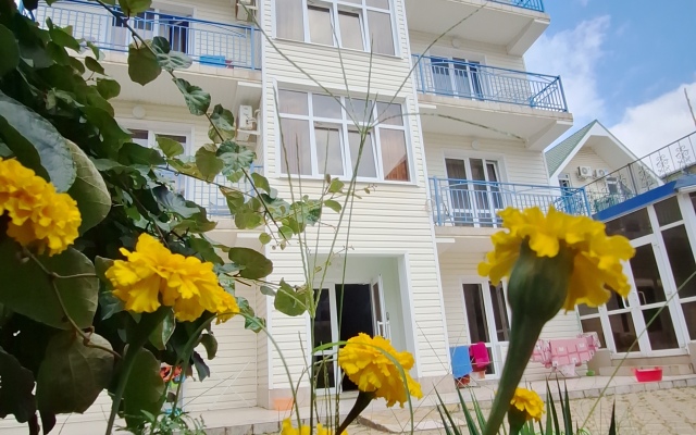 Arina Hotel