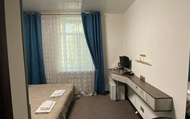 Отель Корона