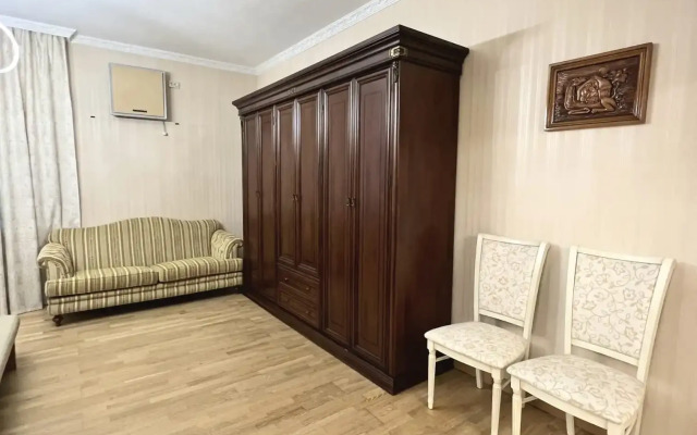 Amanzholova 65 Elitnaia Novostroika Flat