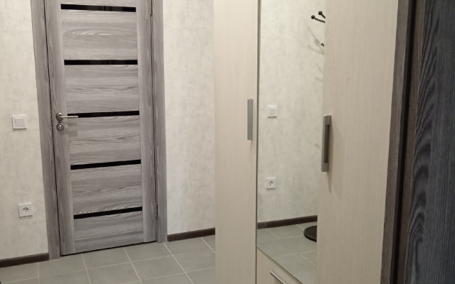 Квартира с панорамными окнами с видом на озеро