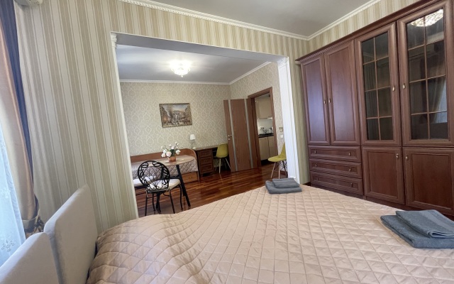 2-Kh Komnatnaya v Tsentre Goroda Flat