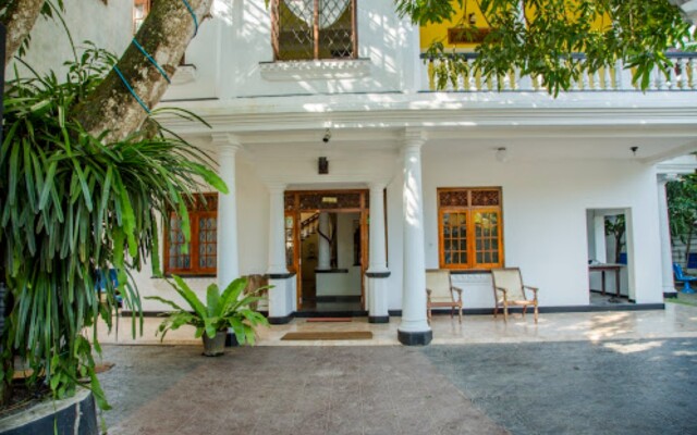 Blue Swan Inn Hotel