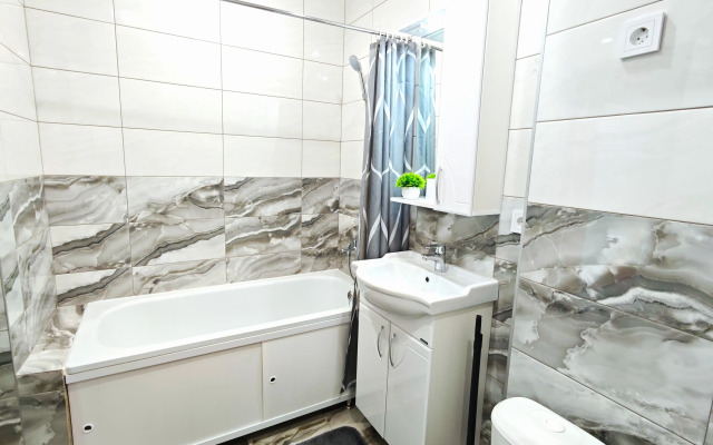 Odnushka U Metro Kozyya Sloboda Apartments