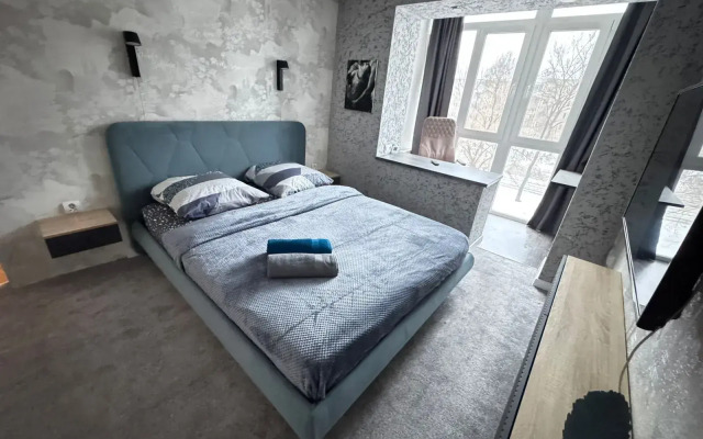 Tryokhkomnatnaya Flat