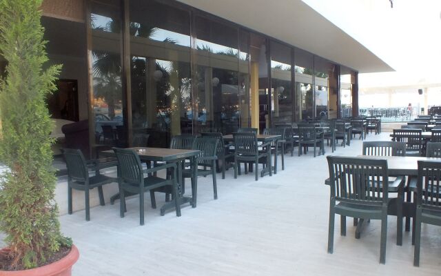 Tuntas Beach Hotel Altinkum