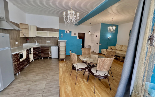 Apartamenty na Cernomorskoj nabereznoj 1g