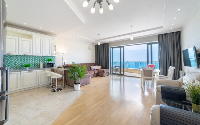 S Dvumya Terrasami I Basseynom Flat