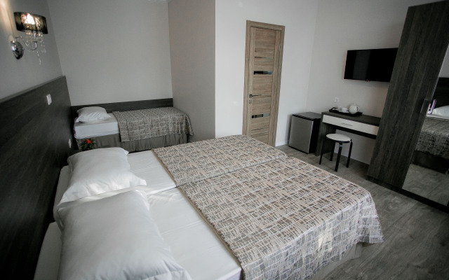 La V Hotel