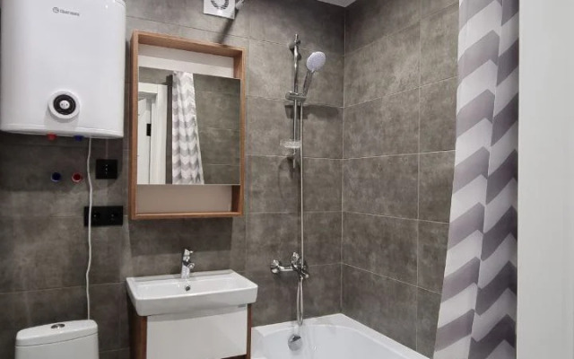 Na Naberezhnoy Rybnoy Derevni Flat