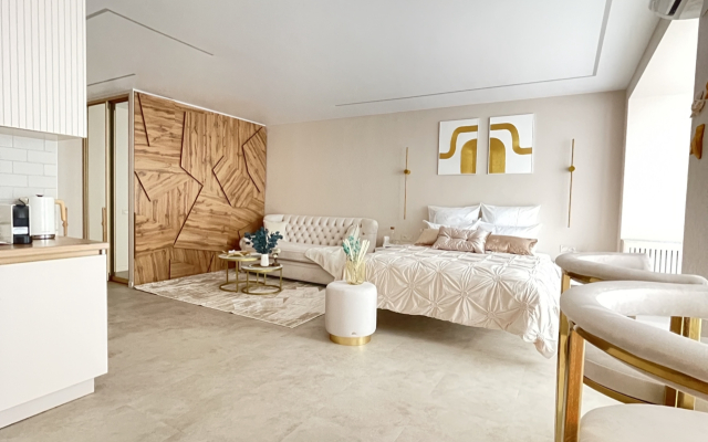 Vyshe Vsekh Flat