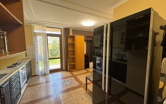 Svetlie Dvukhkomnatnie Apartments