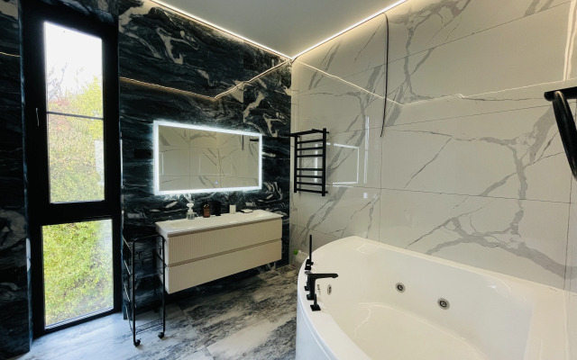 S Basseynom I Baney Villa