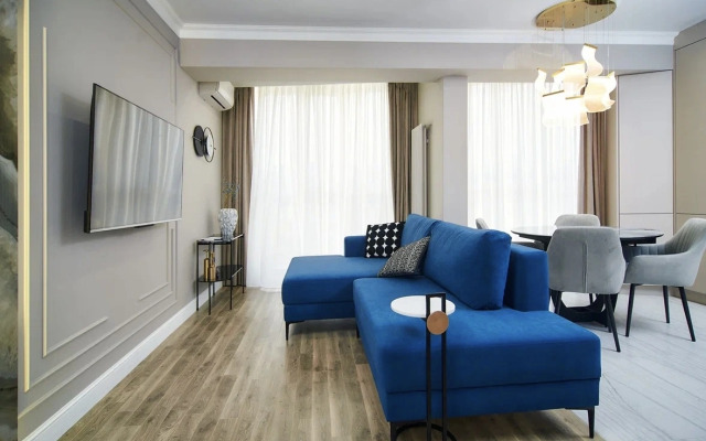 Novaya S Vidom Na Borgustanskiy Khrebet Flat