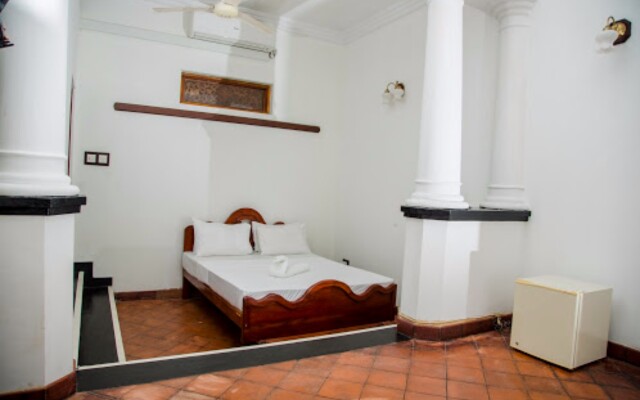 Blue Swan Inn Hotel