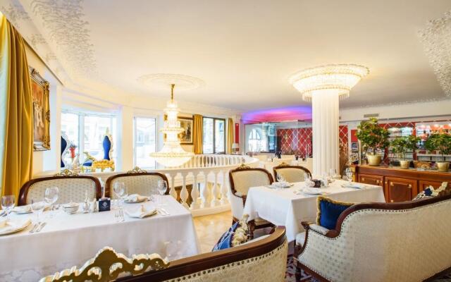 Golden Rooms Hotel