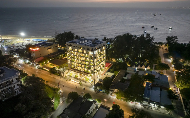 Отель Iconic Long Hai