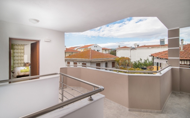 Anneta's House Apartments
