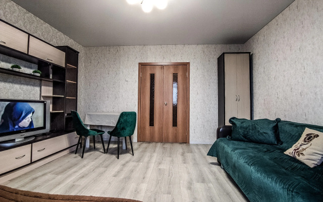 Uyutnaya Dvukhkomnatnaya S Udobnym Raspolozheniem Flat